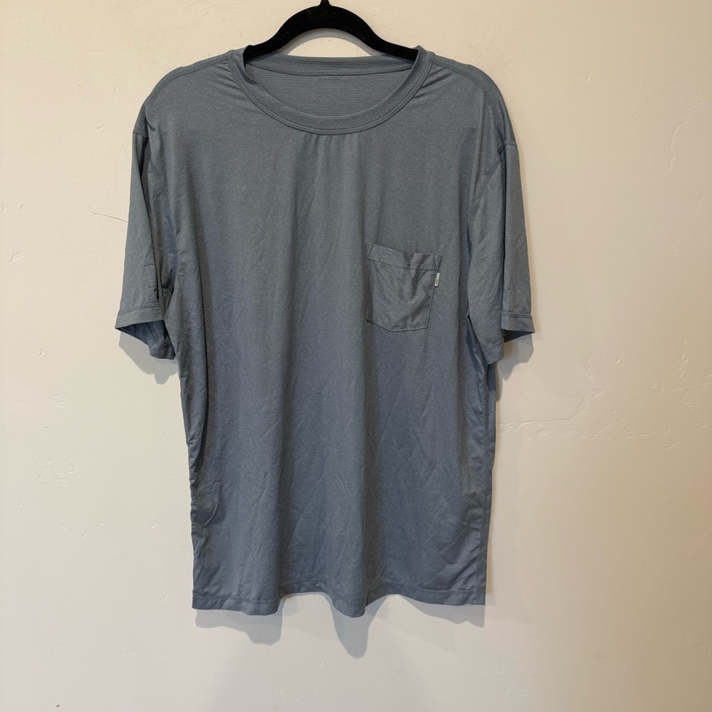 Vuori Light Blue Shirt Men’s Size Large Athleisure Casual Athletic Sporty